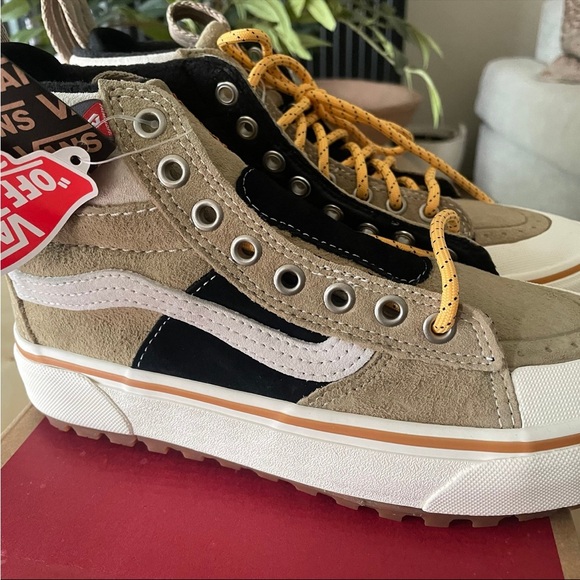 VANS Sk8-Hi Mte-2 Size 7 - Picture 3 of 12